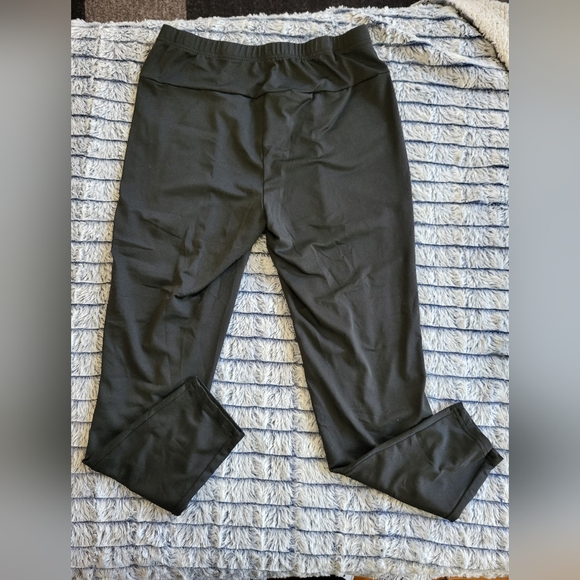 SHEIN Curve 1xl Black Leggings With Sheer Panels And Bats - Picture 5 of 6